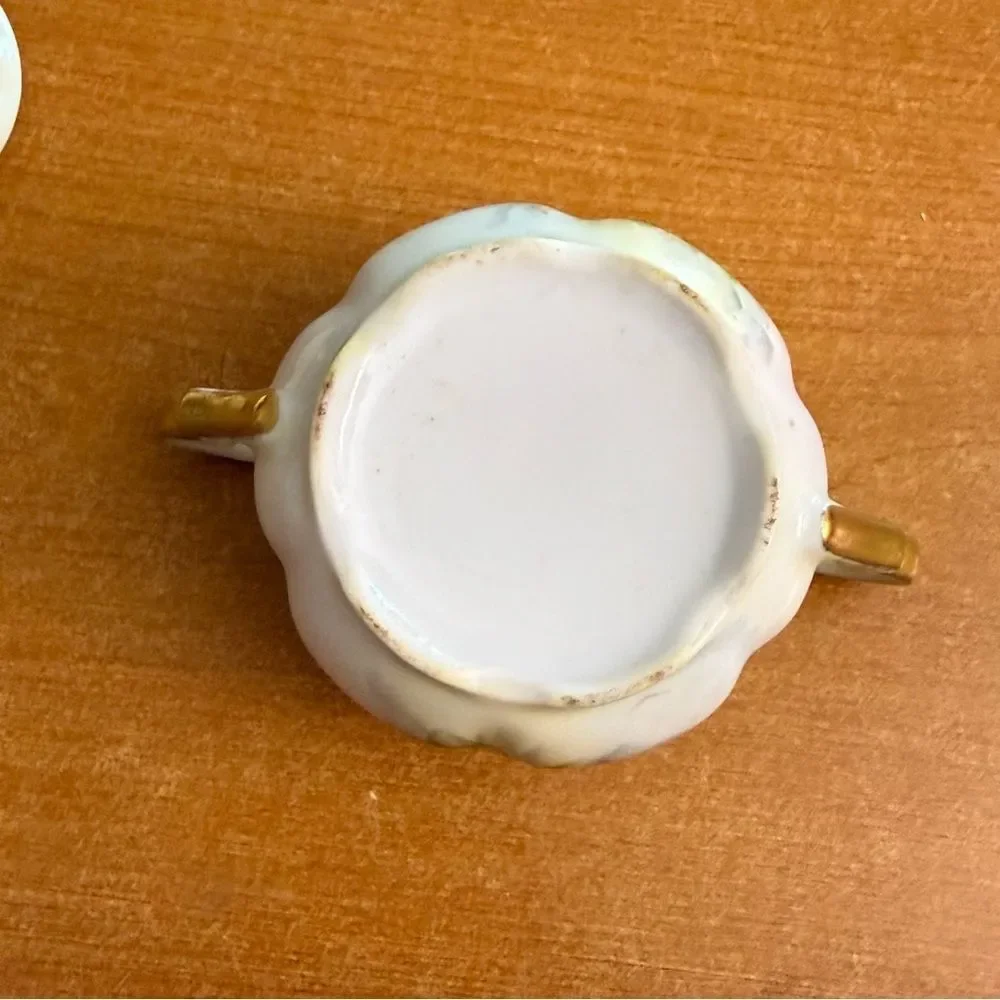 Vintage Floral Cream and Sugar Set with‎ Gold Accents